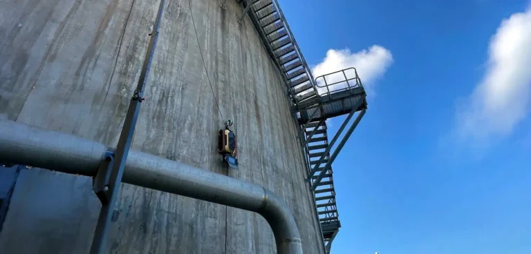 Drone based scanning of a cement silo